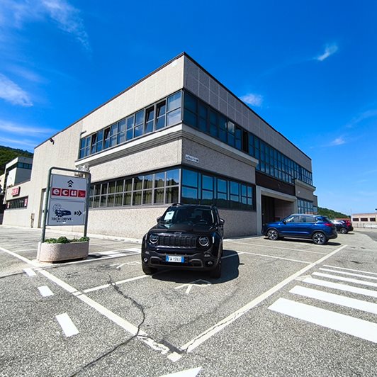 PASSIONE PER I MOTORI
Siamo nati dall’amore per le auto e dalla volontà di offrire un servizio che unisca competenza, trasparenza e attenzione al cliente.